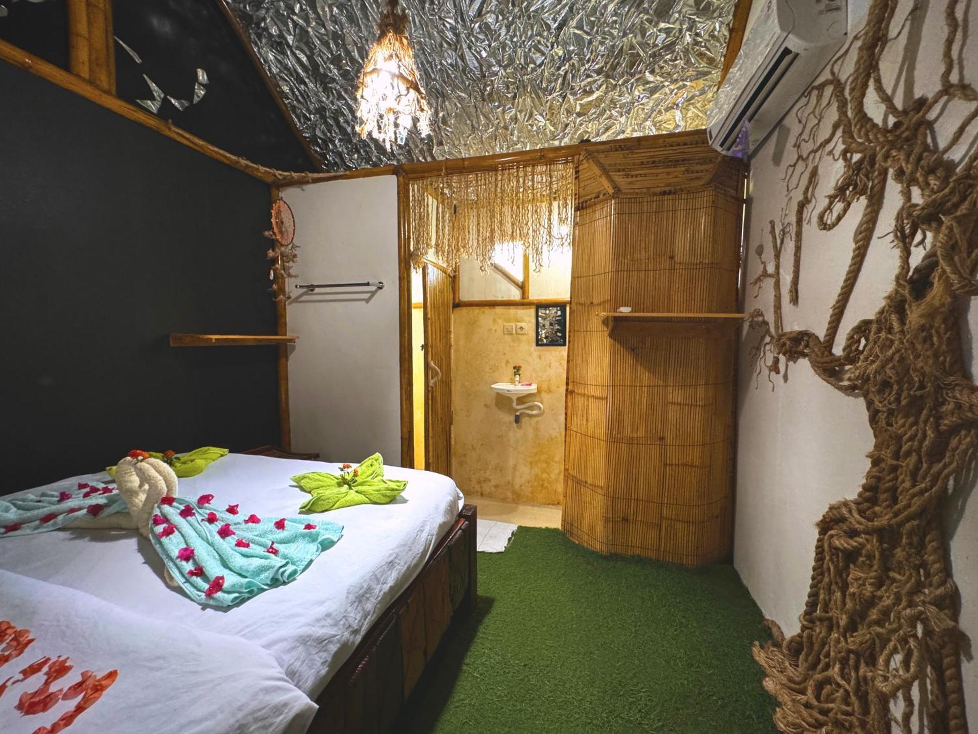 The Rabbit Tree Hostel Gili Meno Esterno foto