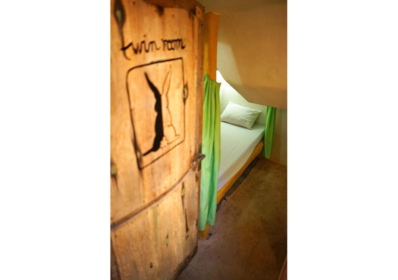 The Rabbit Tree Hostel Gili Meno Esterno foto